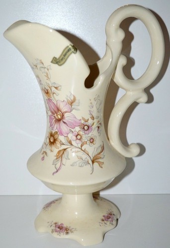 Grand vase aiguiere - -,